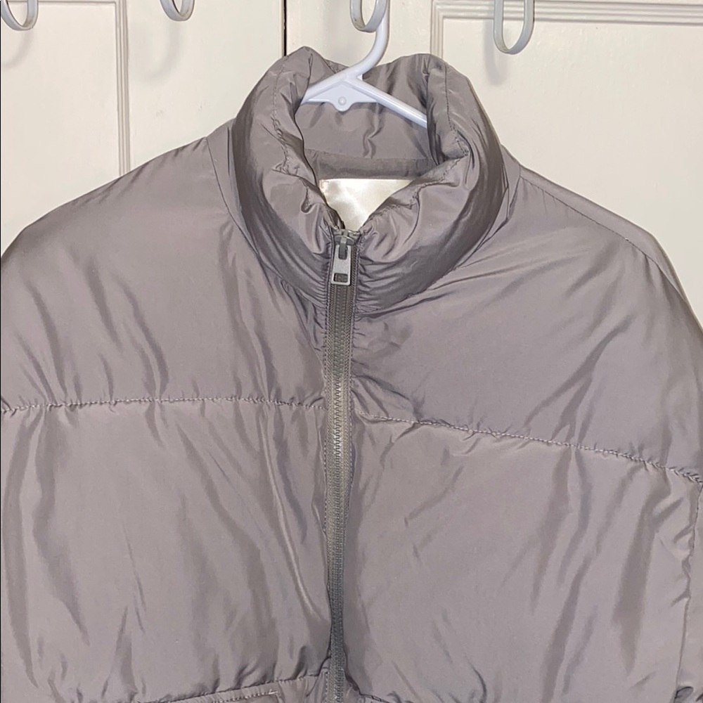May Design Small Light Gray Quilted Cropped Puffer Jacket with High Collar - Picture 4 of 14
